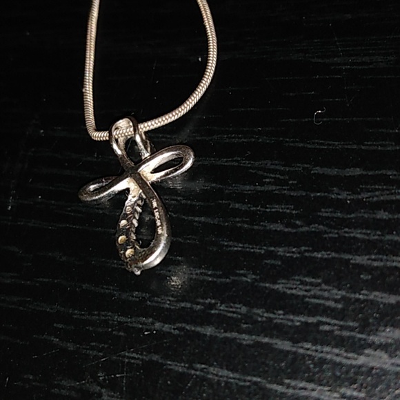 White gold & Leo diamond infinite cross pendant - Picture 4 of 4